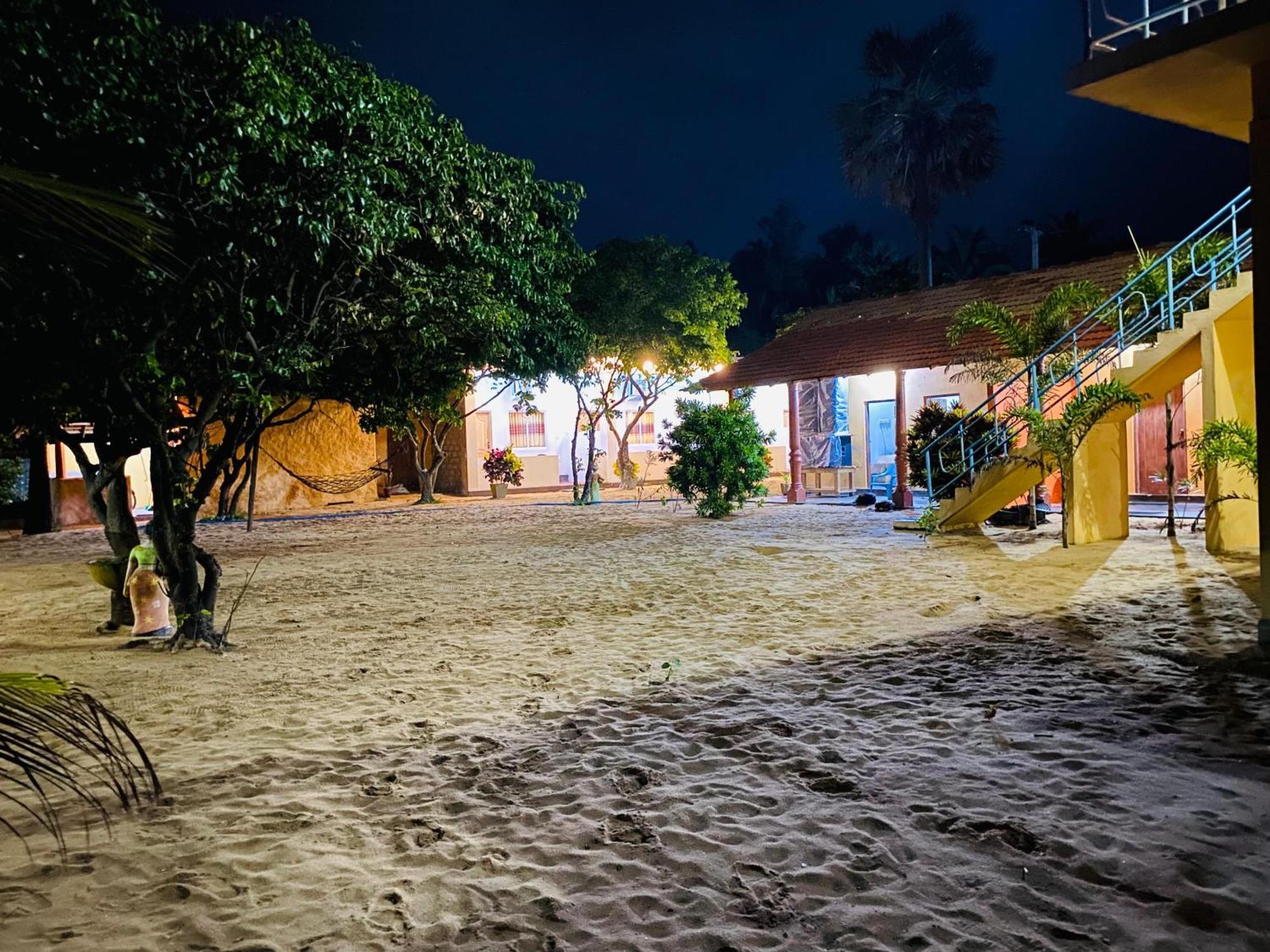 Dolphin Village Alankuda ภายนอก รูปภาพ